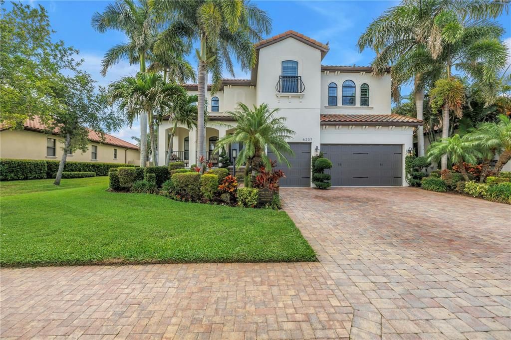 For Sale: $1,950,000 (5 beds, 4 baths, 4363 Square Feet)