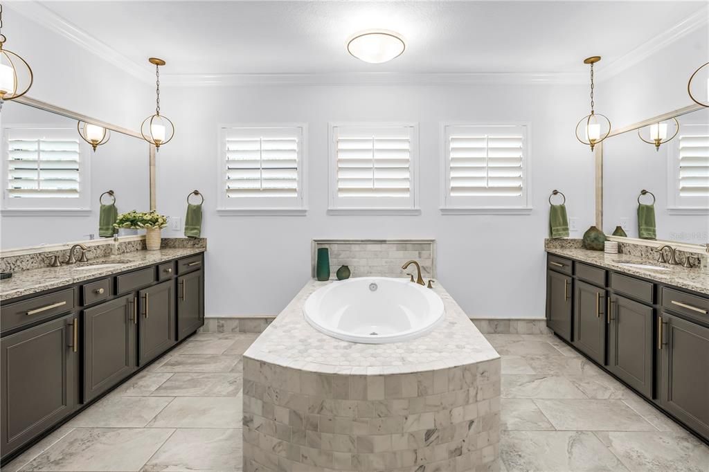 For Sale: $1,950,000 (5 beds, 4 baths, 4363 Square Feet)