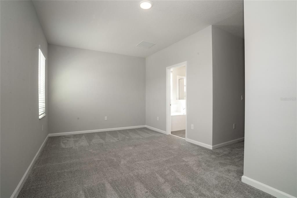 For Rent: $2,850 (3 beds, 2 baths, 1702 Square Feet)
