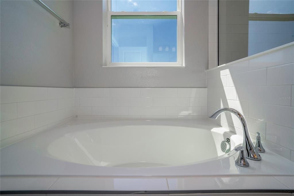 For Rent: $2,850 (3 beds, 2 baths, 1702 Square Feet)