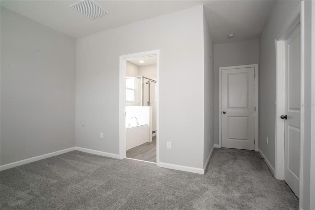 For Rent: $2,850 (3 beds, 2 baths, 1702 Square Feet)
