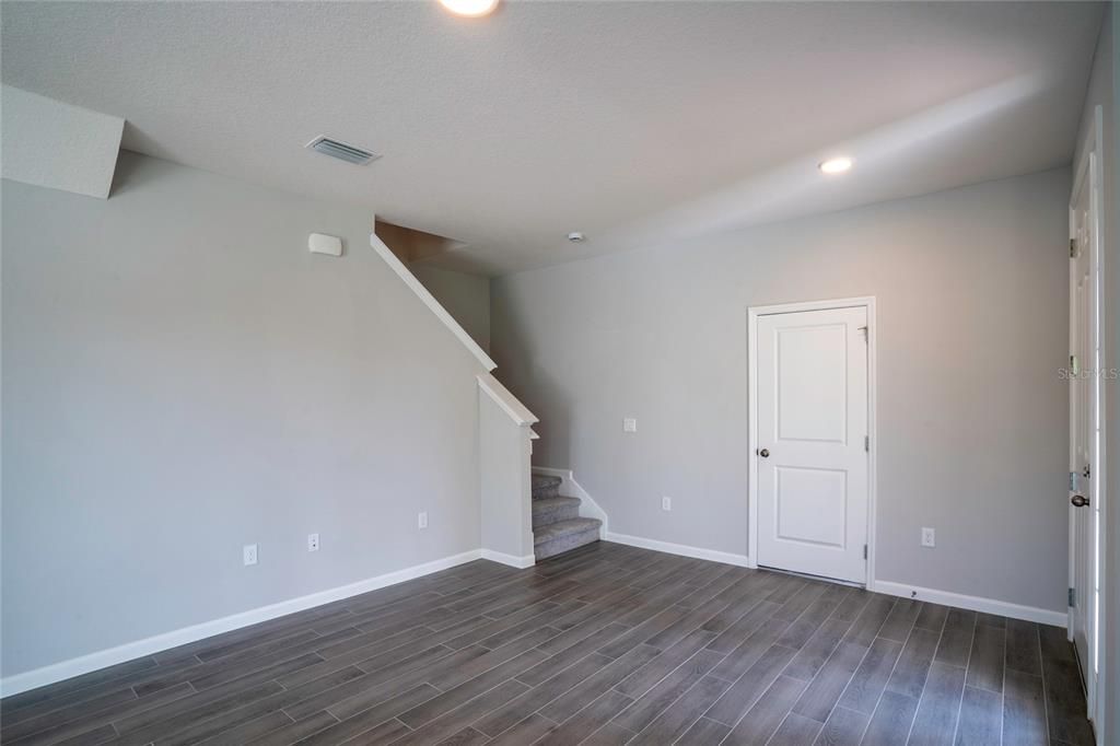 For Rent: $2,850 (3 beds, 2 baths, 1702 Square Feet)