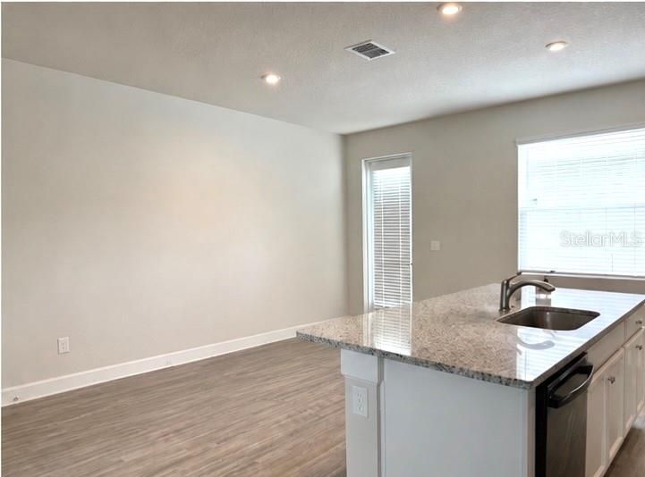 For Sale: $358,000 (3 beds, 2 baths, 1612 Square Feet)