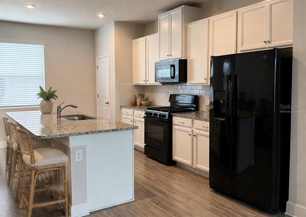 For Sale: $358,000 (3 beds, 2 baths, 1612 Square Feet)