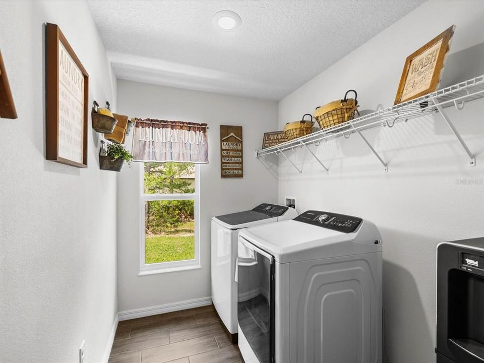 En Venta: $639,000 (5 camas, 3 baños, 2503 Pies cuadrados)
