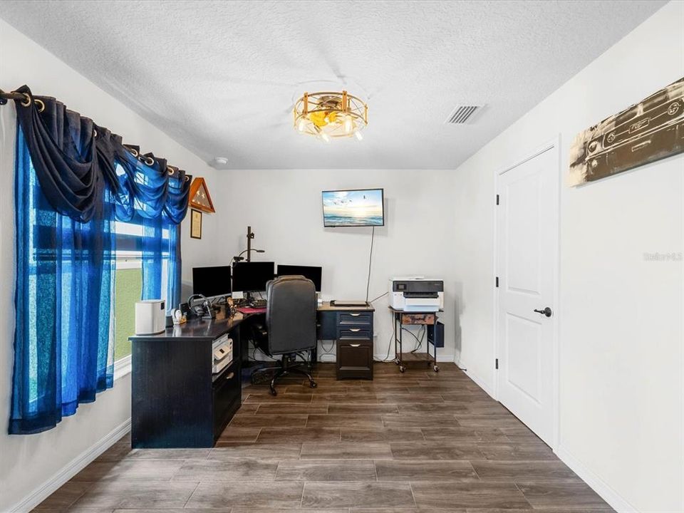 En Venta: $639,000 (5 camas, 3 baños, 2503 Pies cuadrados)