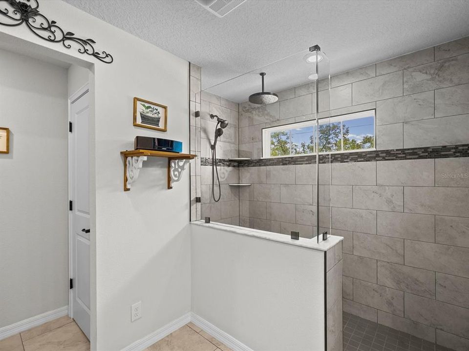 En Venta: $639,000 (5 camas, 3 baños, 2503 Pies cuadrados)