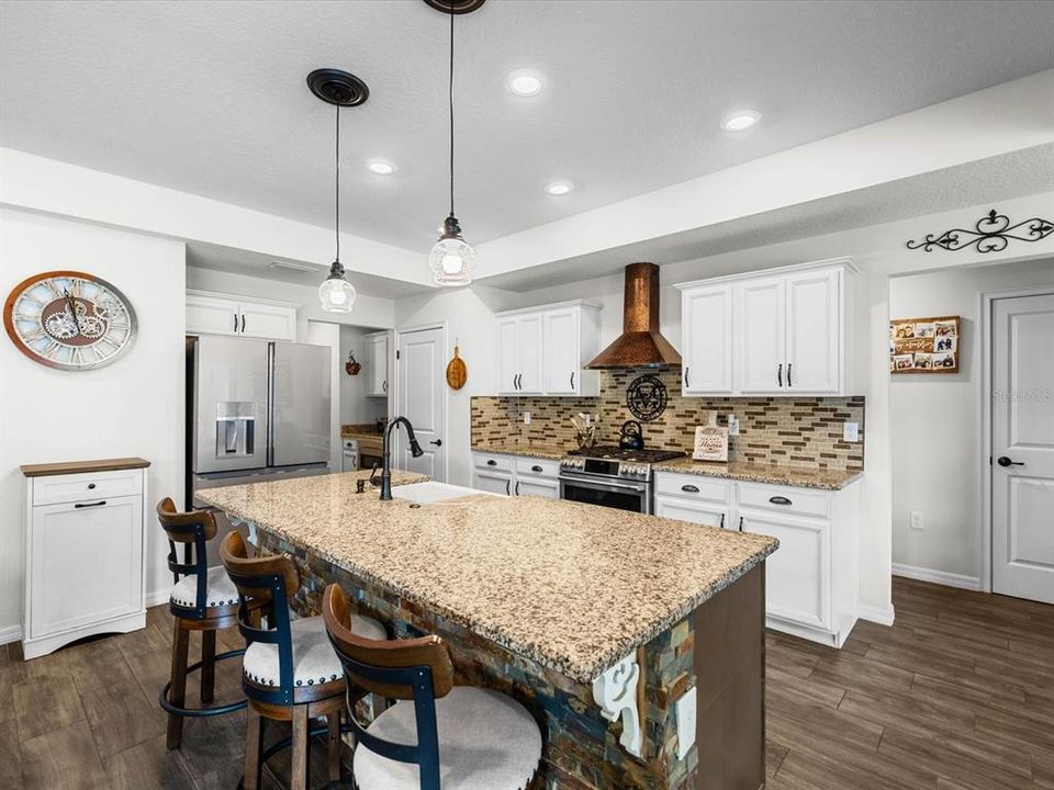 En Venta: $639,000 (5 camas, 3 baños, 2503 Pies cuadrados)
