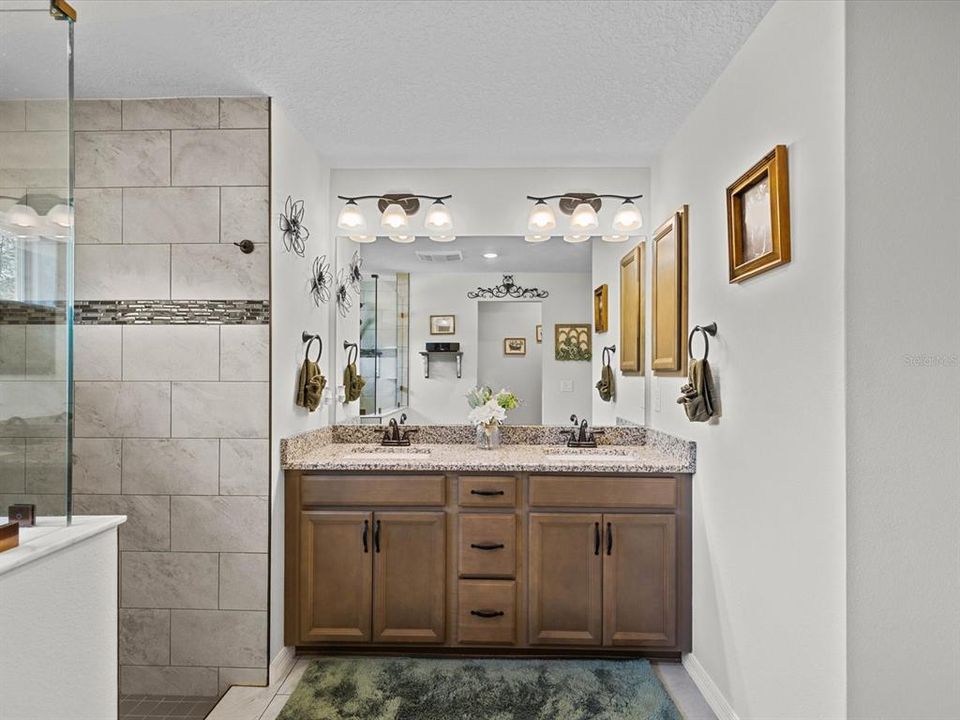 En Venta: $639,000 (5 camas, 3 baños, 2503 Pies cuadrados)
