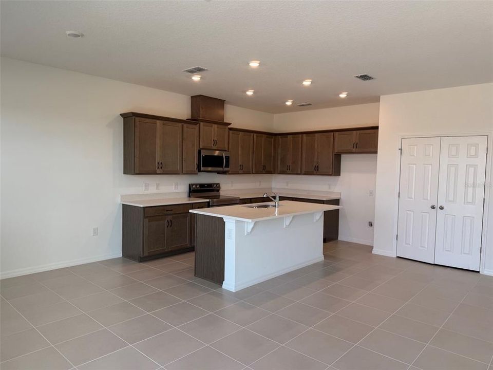 For Sale: $337,990 (4 beds, 2 baths, 1900 Square Feet)