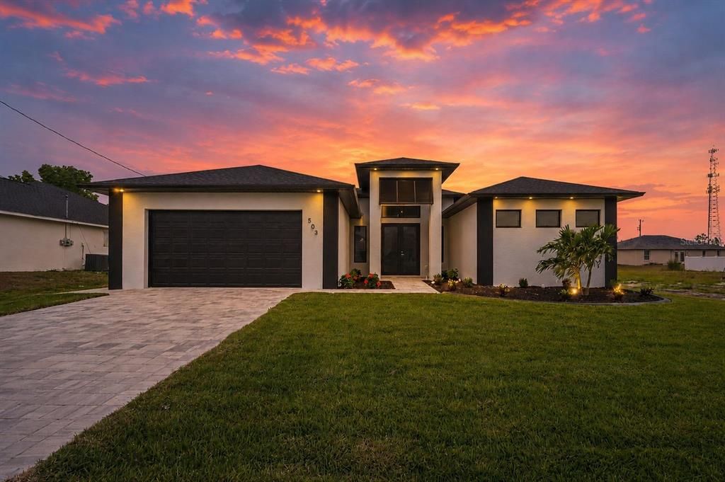 For Sale: $569,900 (3 beds, 2 baths, 2000 Square Feet)