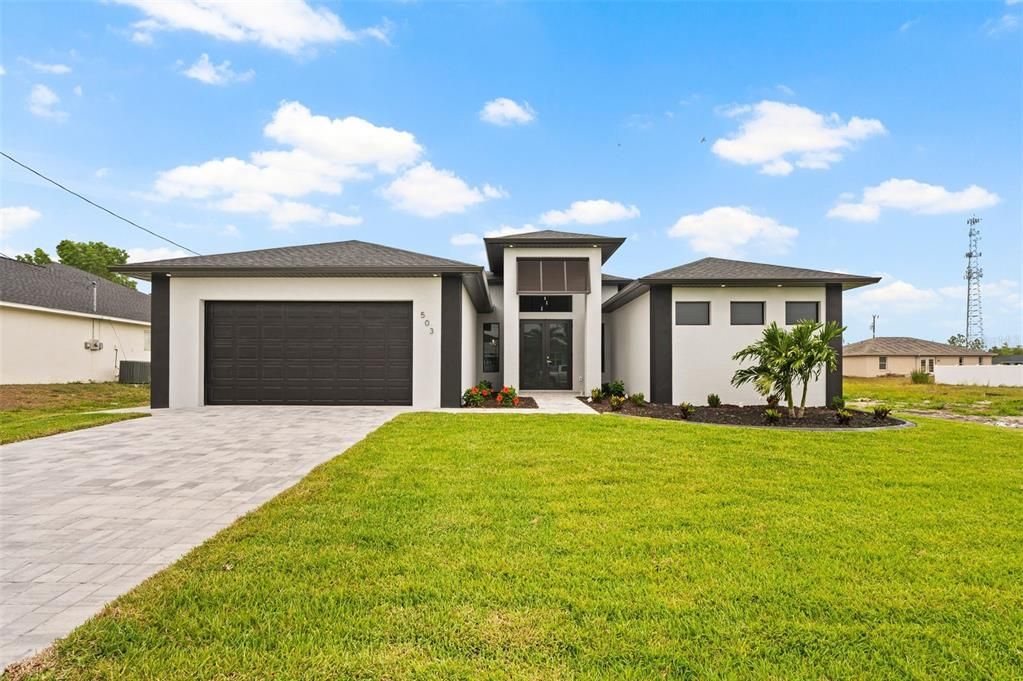 For Sale: $569,900 (3 beds, 2 baths, 2000 Square Feet)