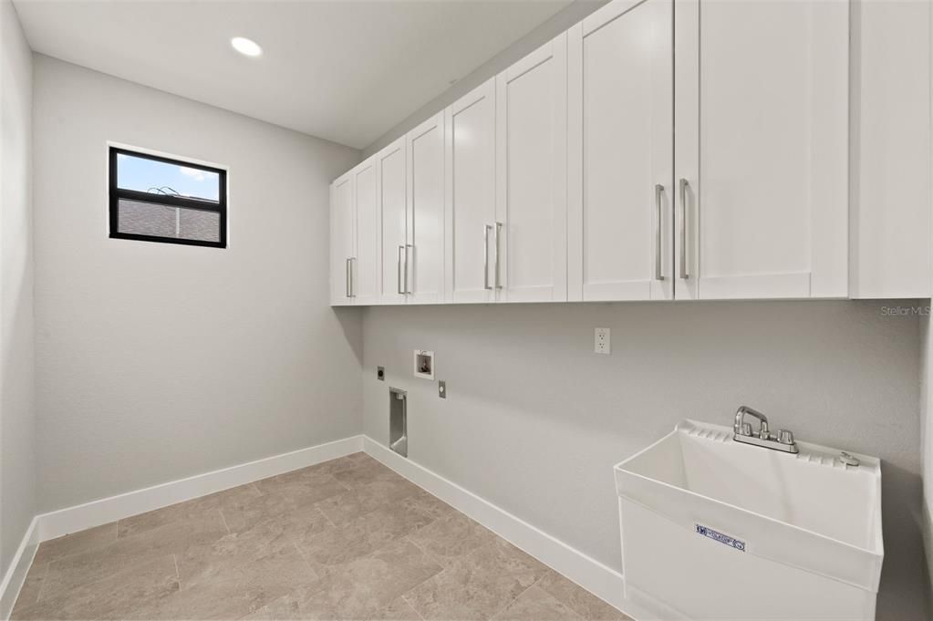 For Sale: $569,900 (3 beds, 2 baths, 2000 Square Feet)