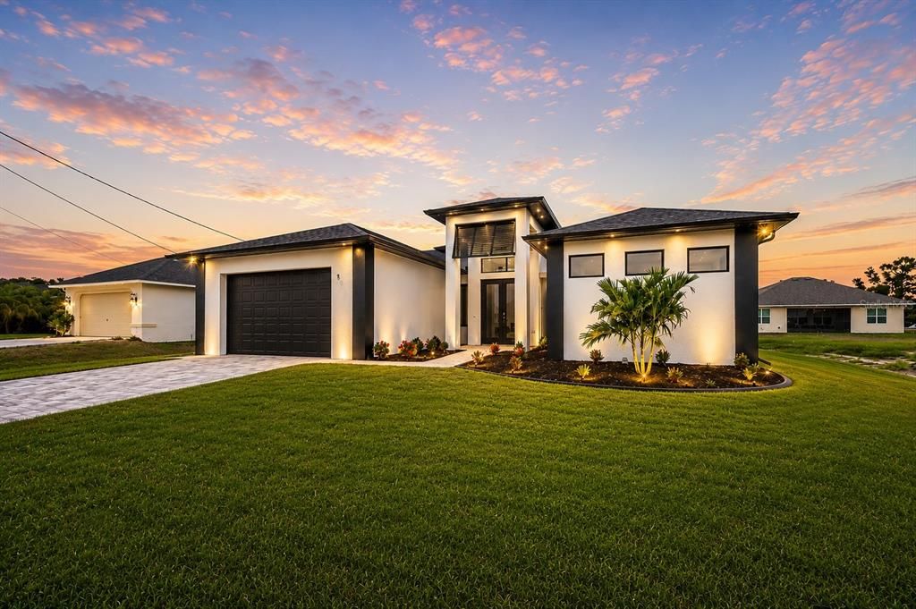 For Sale: $569,900 (3 beds, 2 baths, 2000 Square Feet)