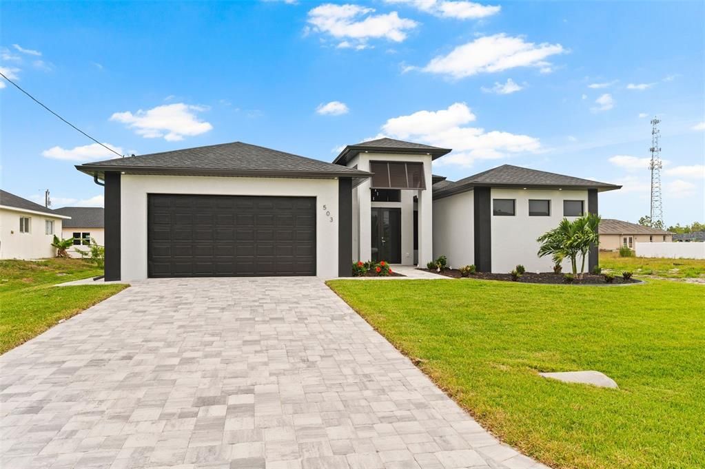 For Sale: $569,900 (3 beds, 2 baths, 2000 Square Feet)