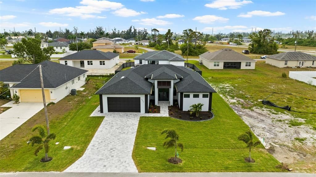 For Sale: $569,900 (3 beds, 2 baths, 2000 Square Feet)