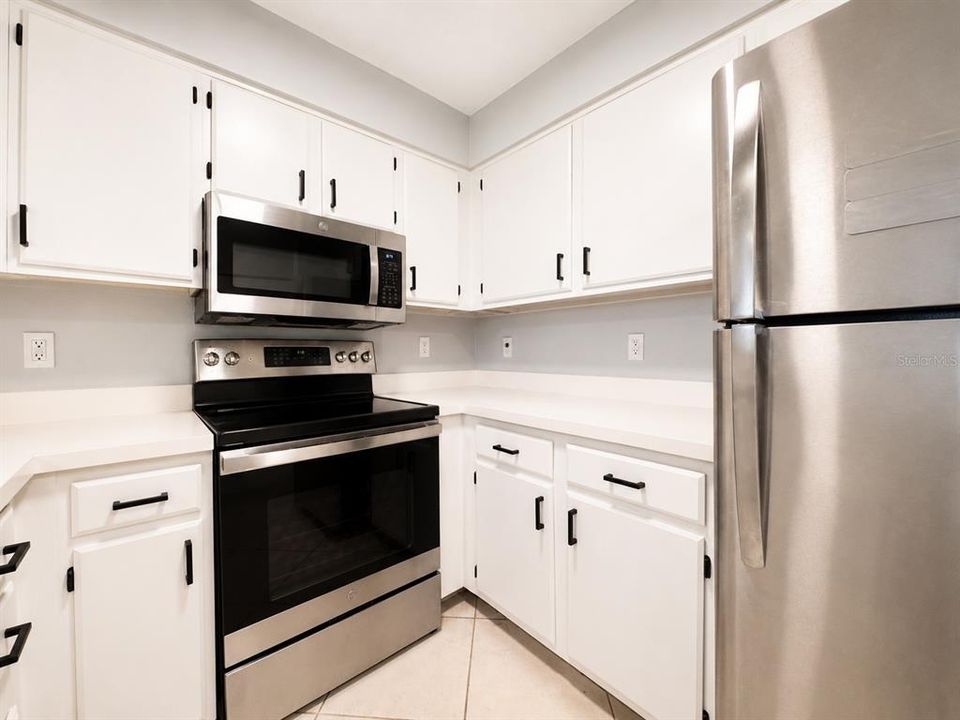 For Sale: $168,000 (1 beds, 1 baths, 721 Square Feet)