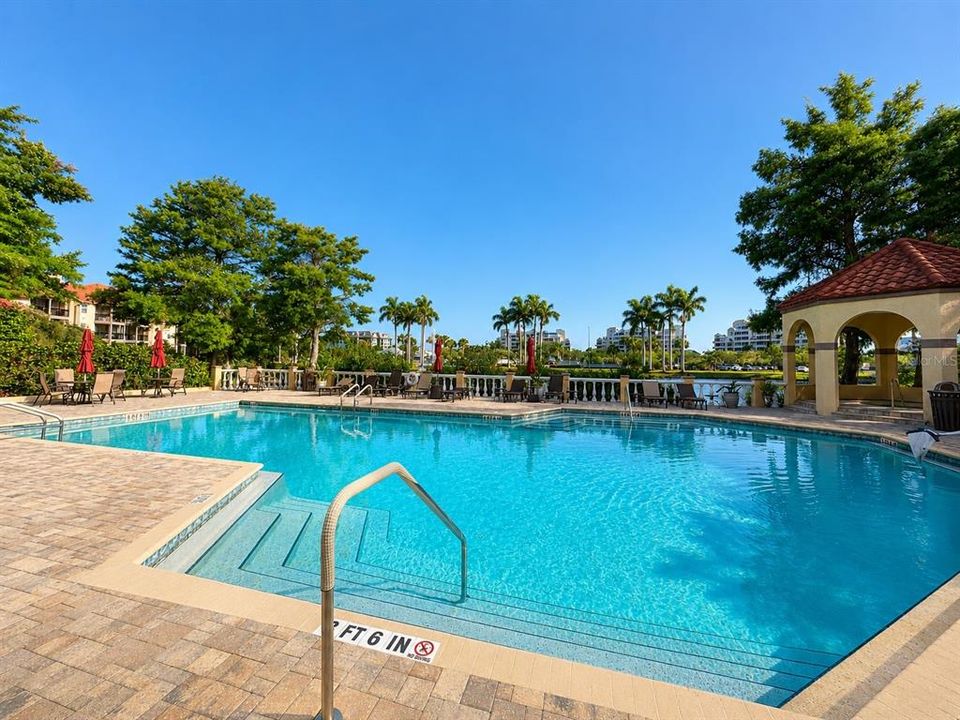 For Sale: $168,000 (1 beds, 1 baths, 721 Square Feet)