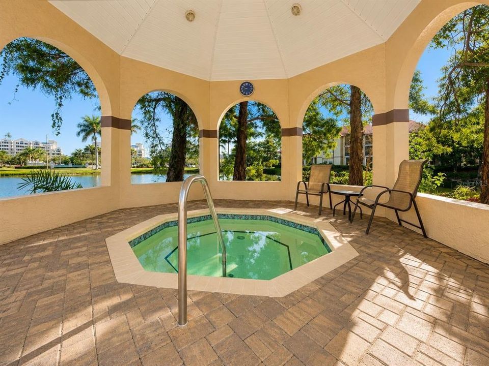 For Sale: $168,000 (1 beds, 1 baths, 721 Square Feet)