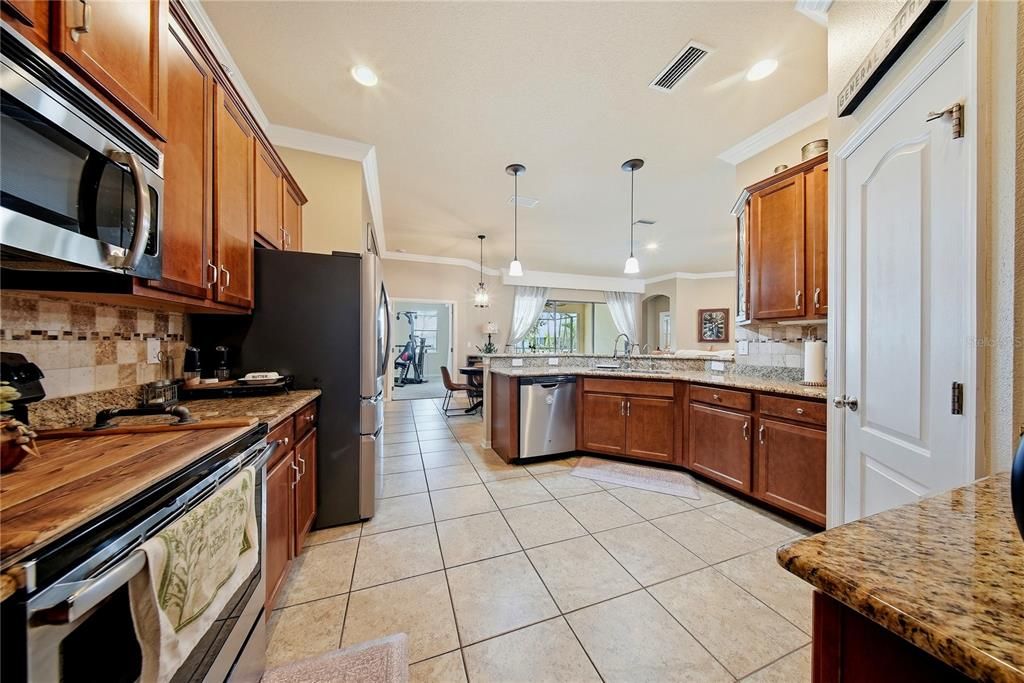 For Sale: $599,900 (5 beds, 3 baths, 2916 Square Feet)