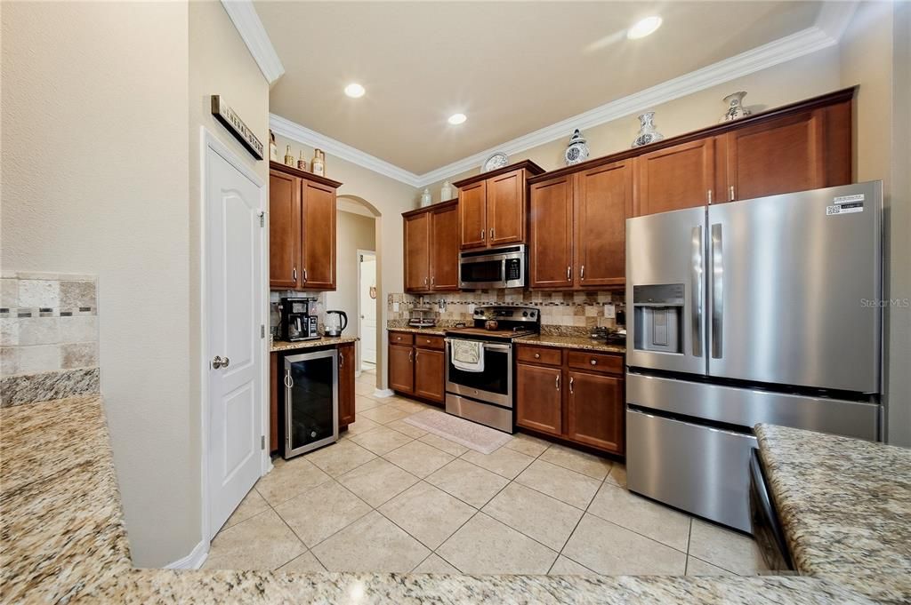 For Sale: $599,900 (5 beds, 3 baths, 2916 Square Feet)