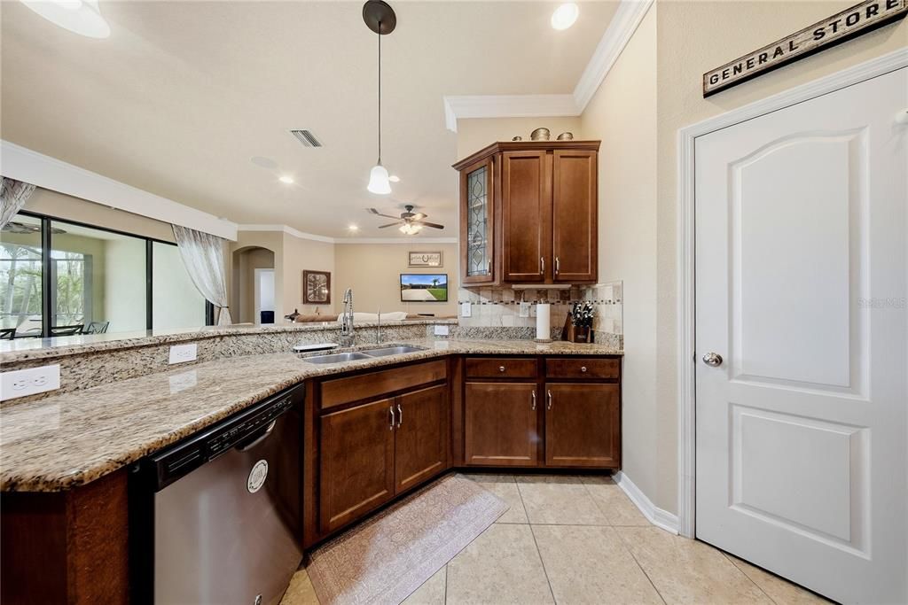 For Sale: $599,900 (5 beds, 3 baths, 2916 Square Feet)