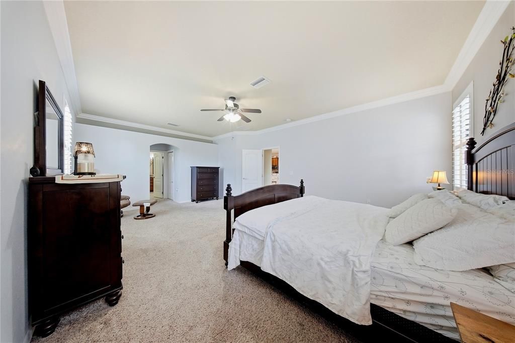 For Sale: $599,900 (5 beds, 3 baths, 2916 Square Feet)