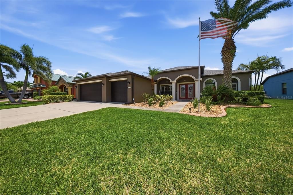 For Sale: $599,900 (5 beds, 3 baths, 2916 Square Feet)