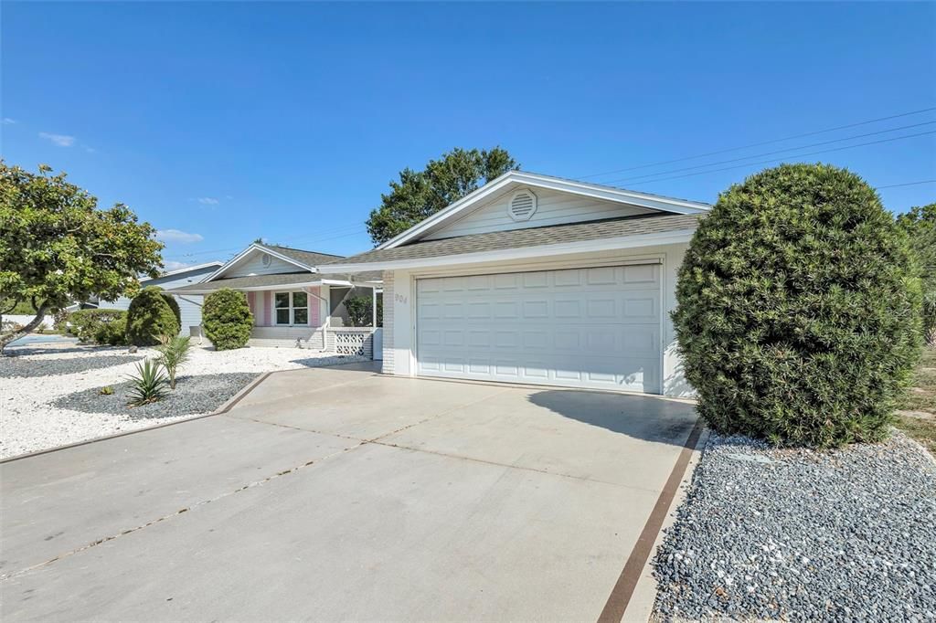 Active With Contract: $320,000 (3 beds, 2 baths, 2200 Square Feet)