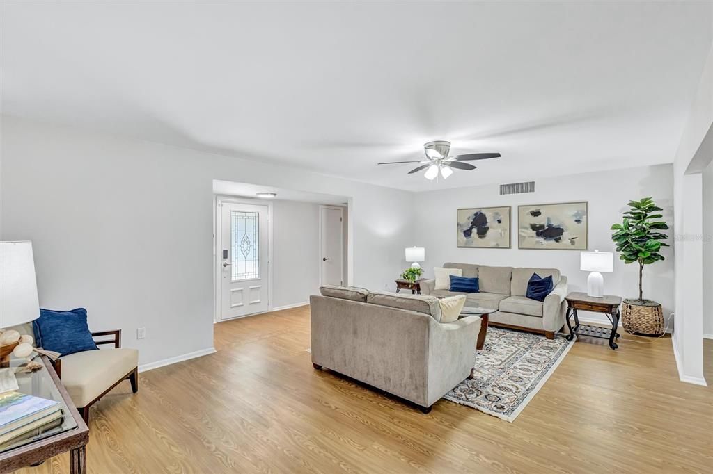 Active With Contract: $320,000 (3 beds, 2 baths, 2200 Square Feet)