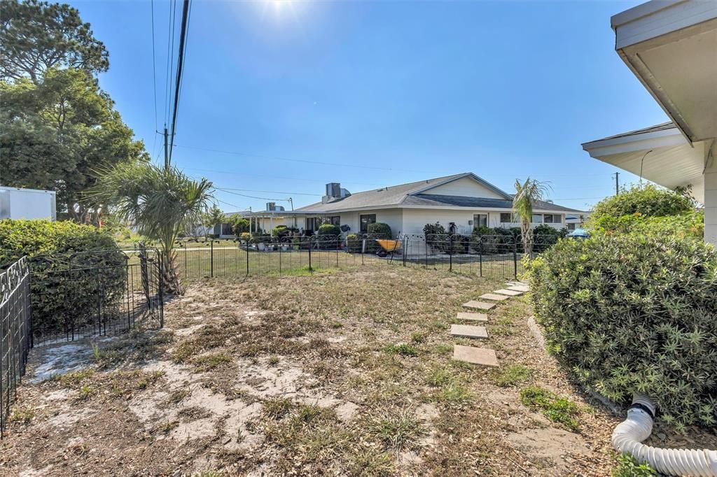 Active With Contract: $320,000 (3 beds, 2 baths, 2200 Square Feet)