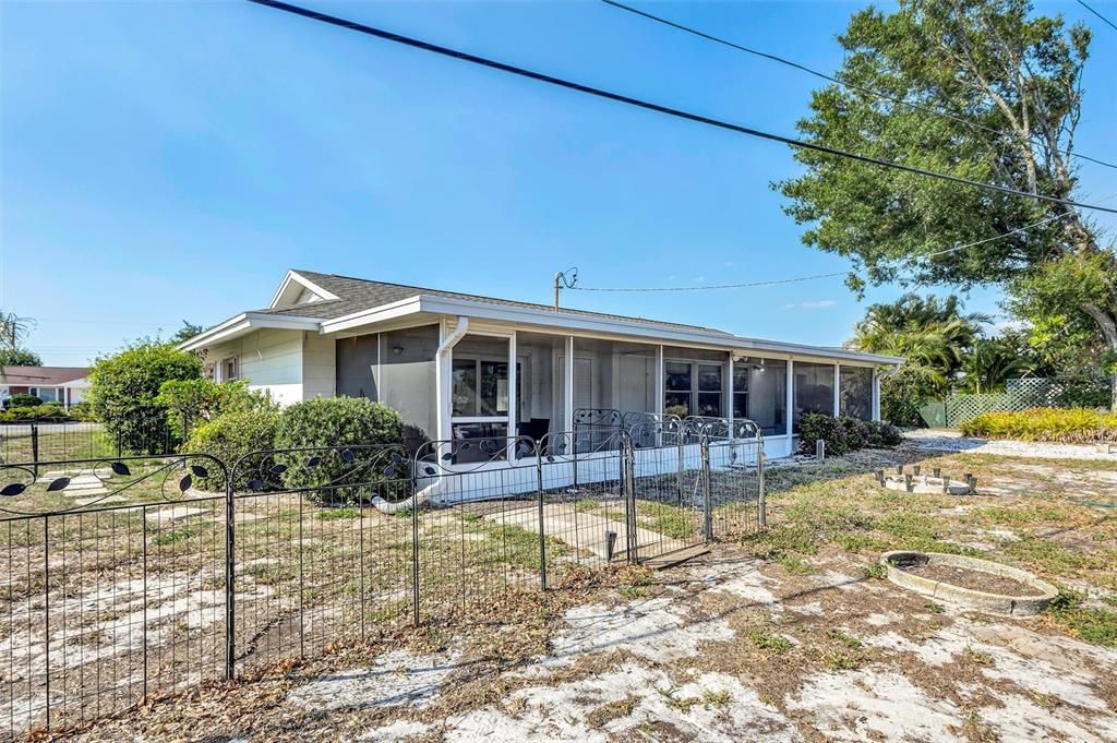 Active With Contract: $320,000 (3 beds, 2 baths, 2200 Square Feet)