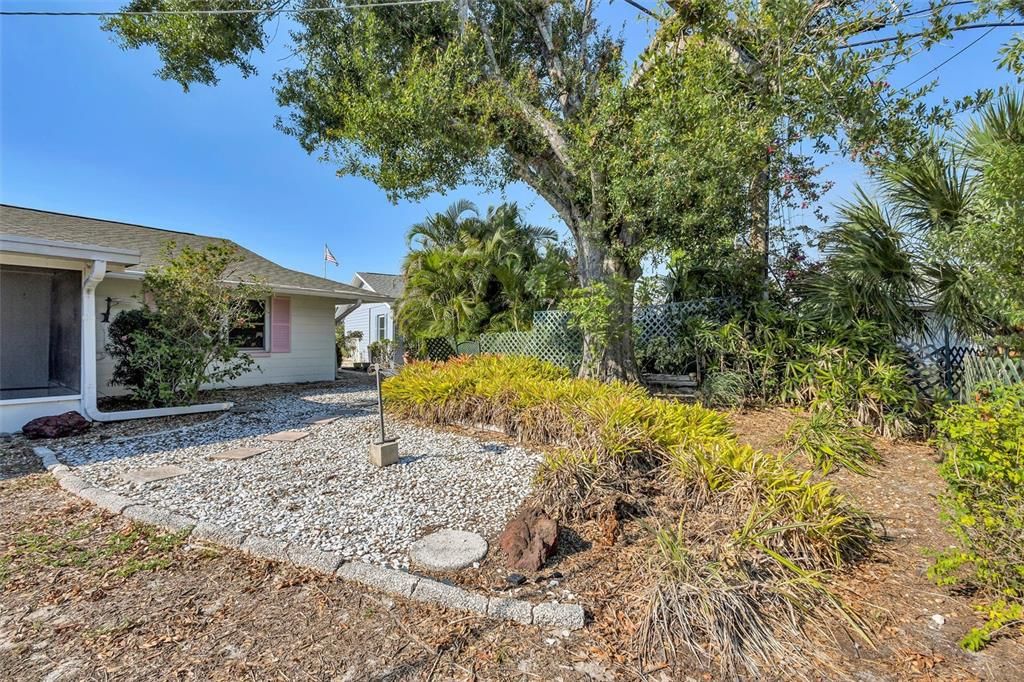 Active With Contract: $320,000 (3 beds, 2 baths, 2200 Square Feet)