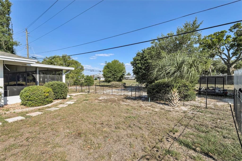 Active With Contract: $320,000 (3 beds, 2 baths, 2200 Square Feet)