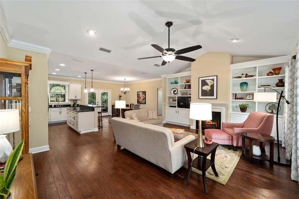 For Sale: $379,000 (3 beds, 3 baths, 1910 Square Feet)