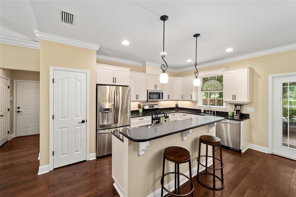For Sale: $379,000 (3 beds, 3 baths, 1910 Square Feet)