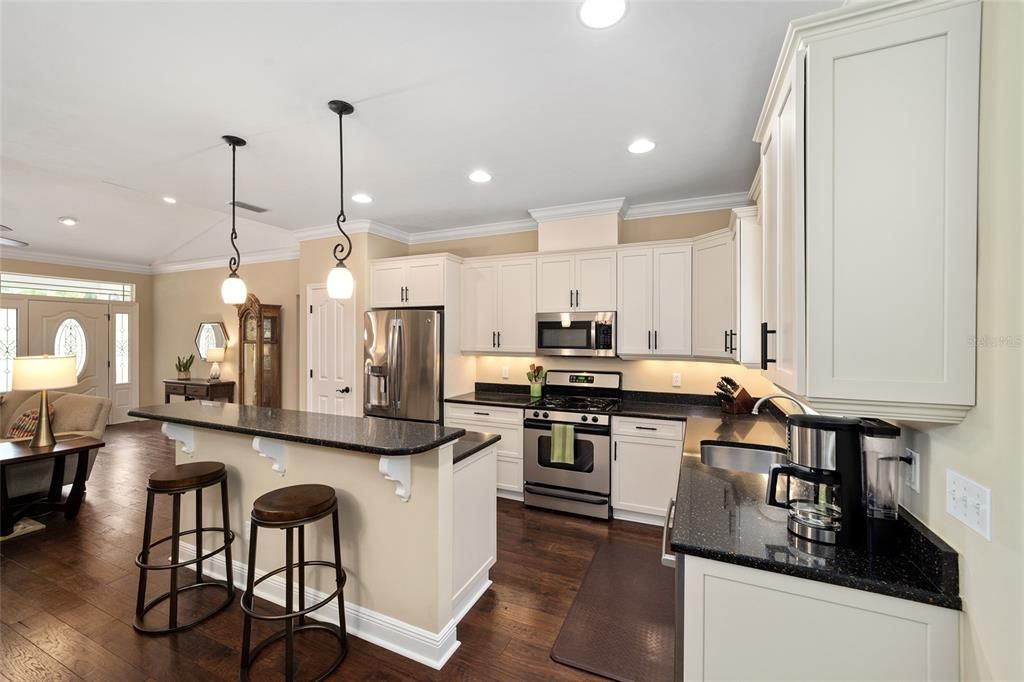 For Sale: $379,000 (3 beds, 3 baths, 1910 Square Feet)