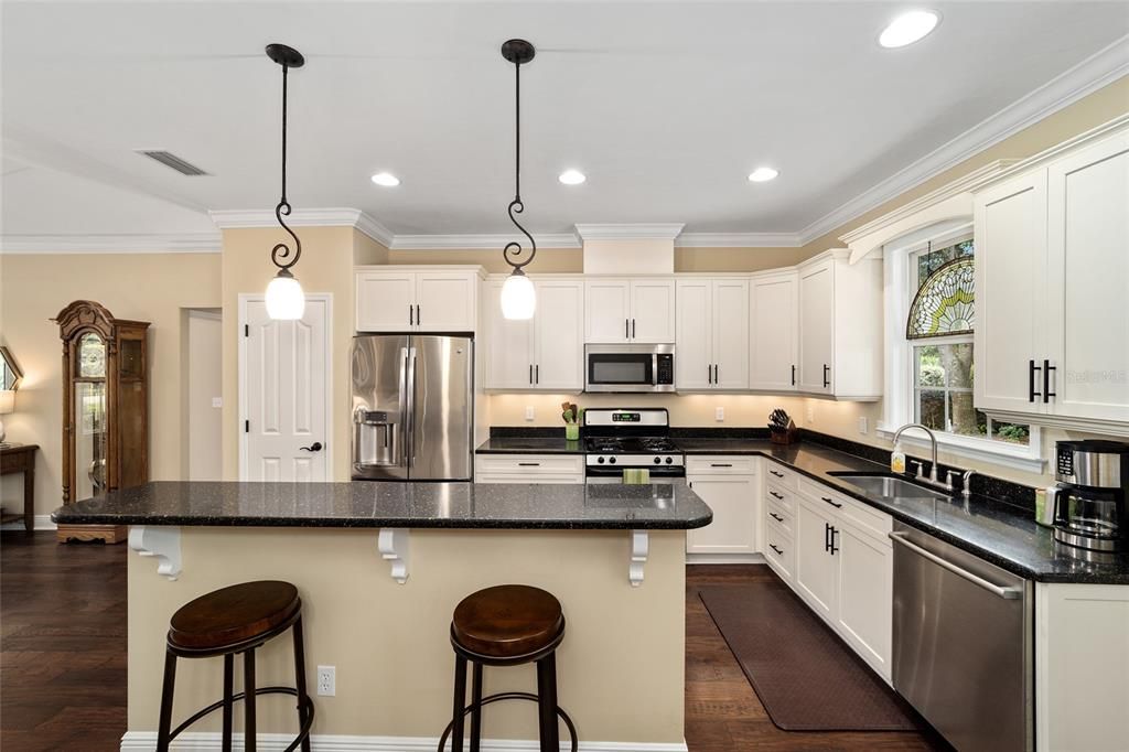 For Sale: $379,000 (3 beds, 3 baths, 1910 Square Feet)