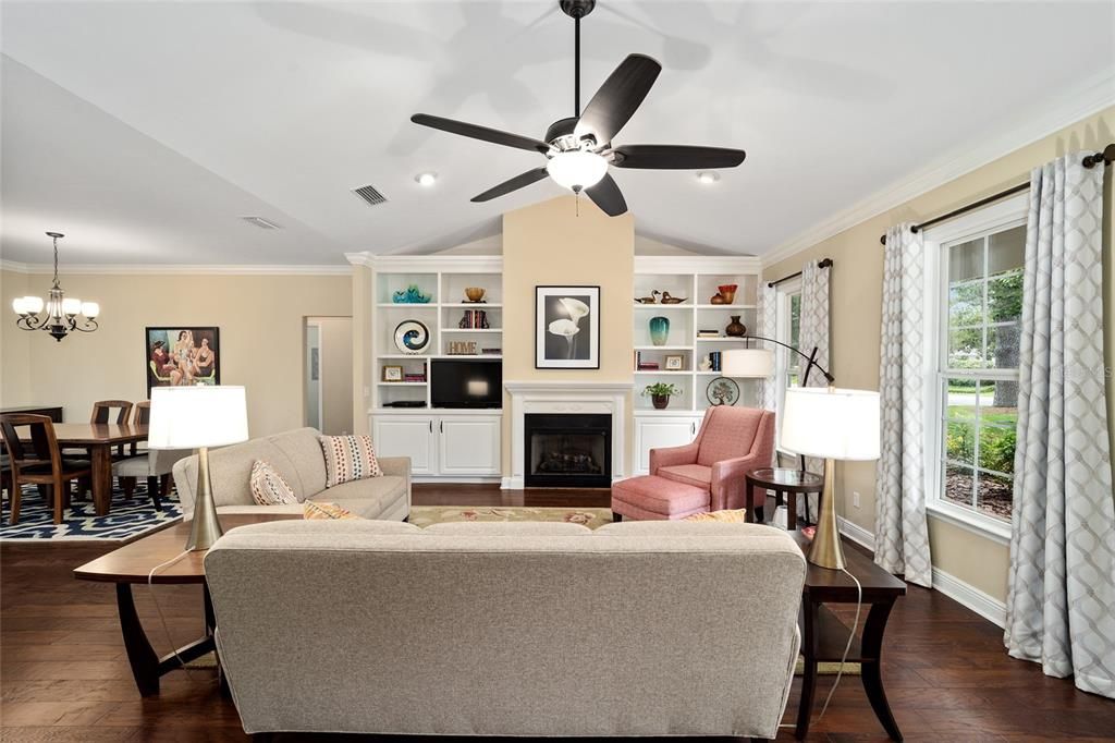 For Sale: $379,000 (3 beds, 3 baths, 1910 Square Feet)