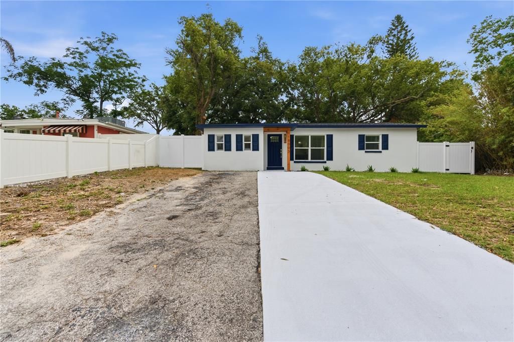 For Sale: $384,900 (3 beds, 2 baths, 1384 Square Feet)