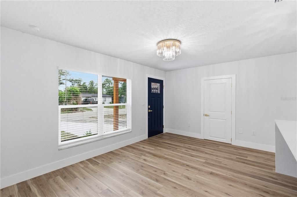 For Sale: $384,900 (3 beds, 2 baths, 1384 Square Feet)