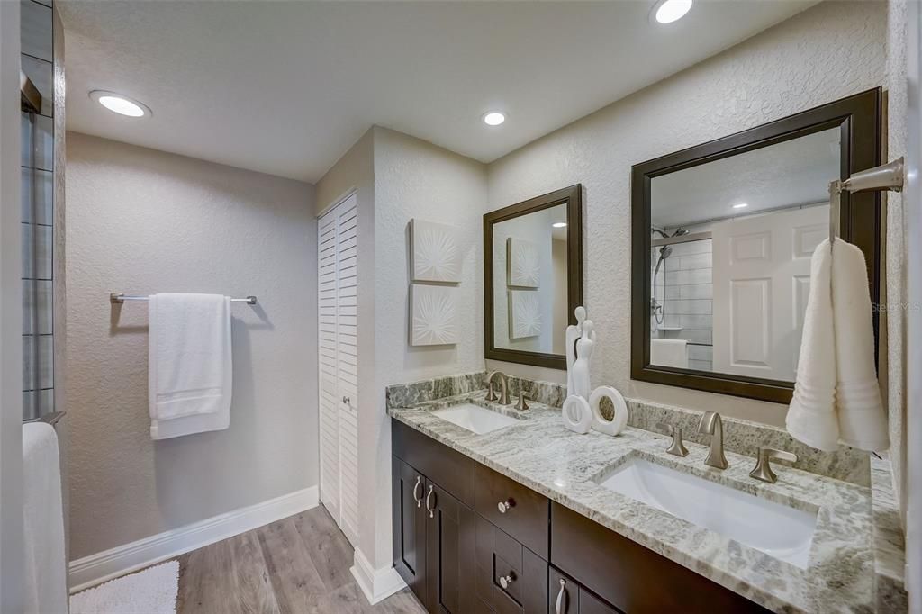 For Sale: $558,000 (2 beds, 2 baths, 1403 Square Feet)