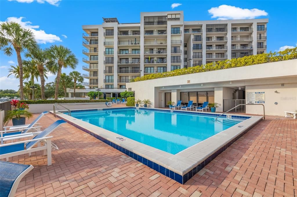 For Sale: $558,000 (2 beds, 2 baths, 1403 Square Feet)