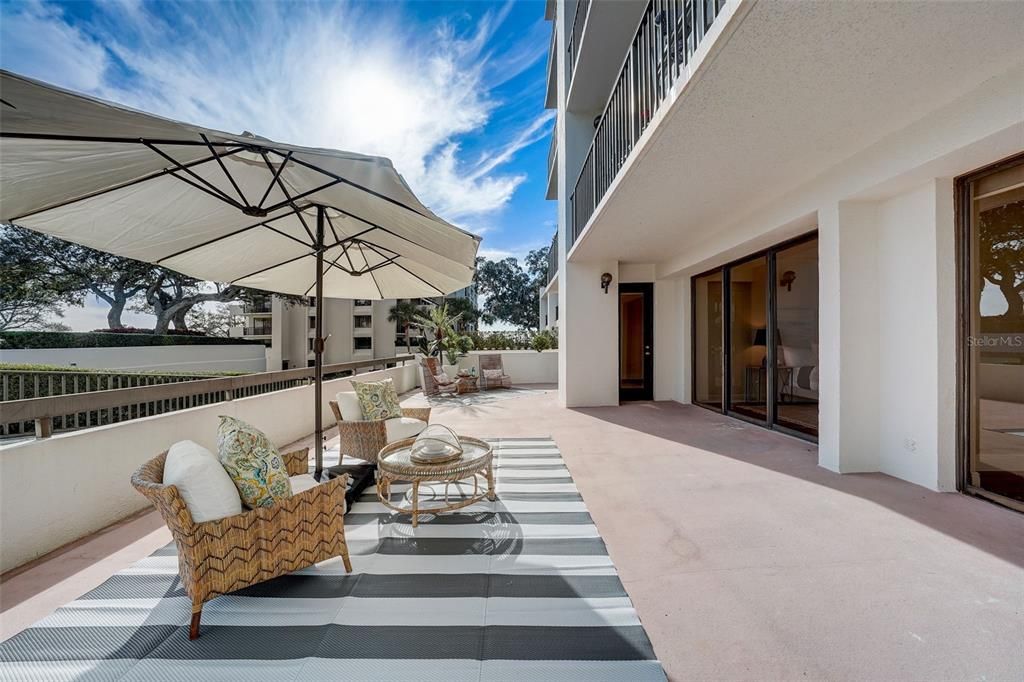 For Sale: $558,000 (2 beds, 2 baths, 1403 Square Feet)