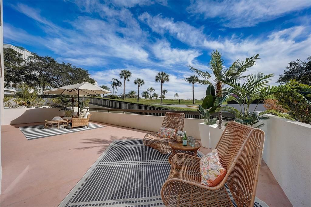 For Sale: $558,000 (2 beds, 2 baths, 1403 Square Feet)