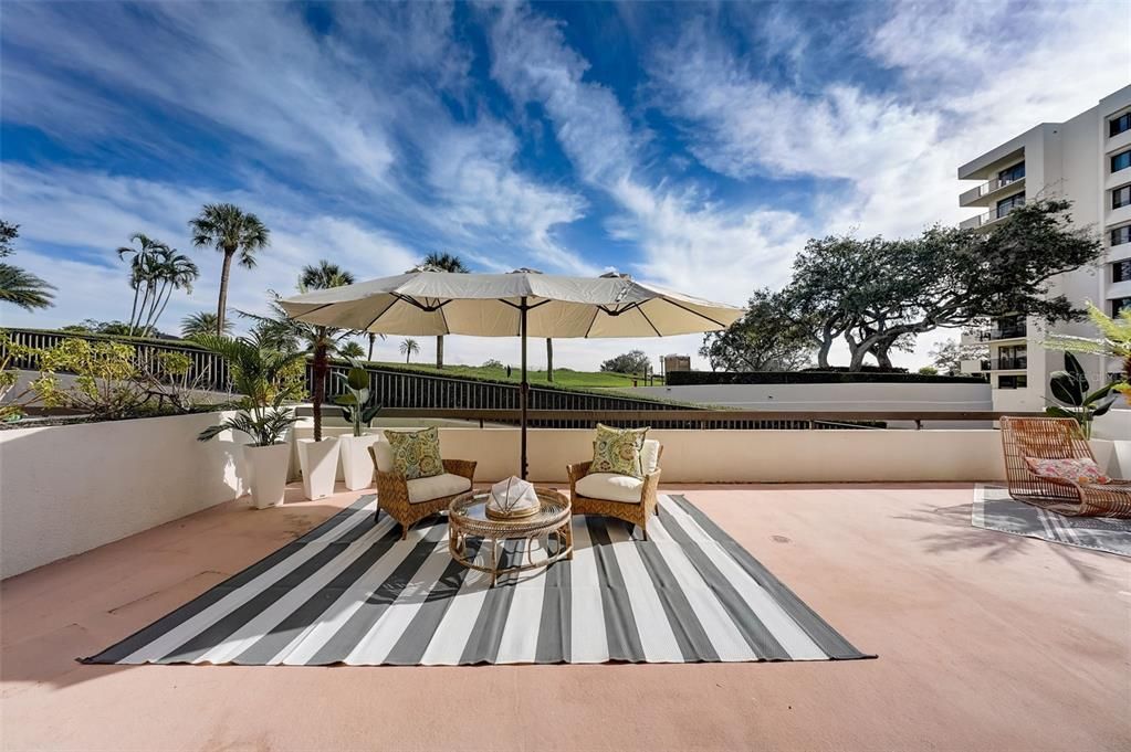 For Sale: $558,000 (2 beds, 2 baths, 1403 Square Feet)