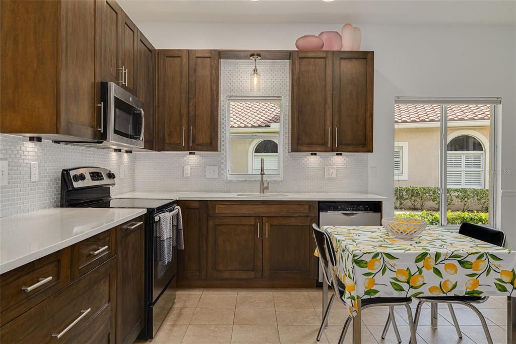 Active With Contract: $390,000 (2 beds, 2 baths, 1563 Square Feet)