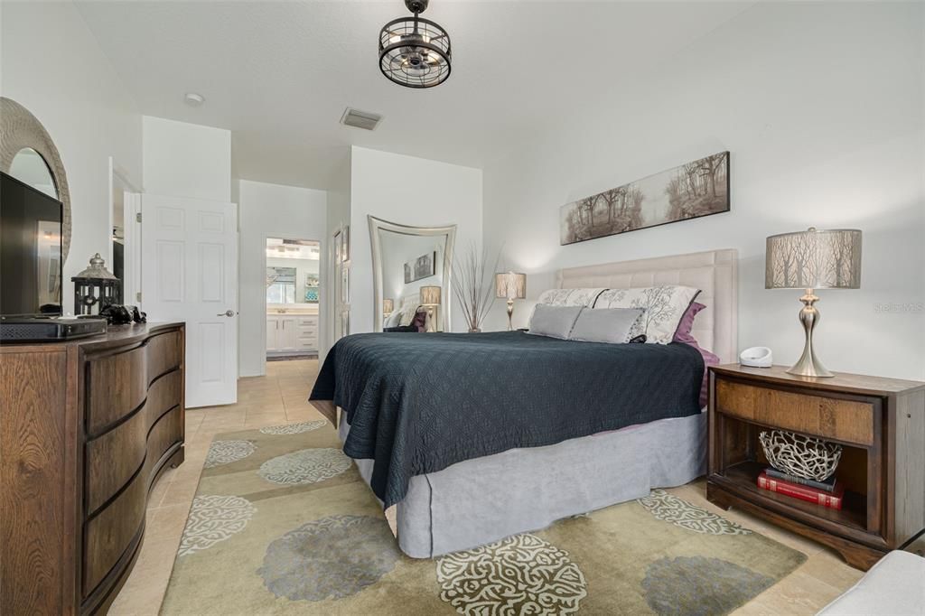 Active With Contract: $390,000 (2 beds, 2 baths, 1563 Square Feet)