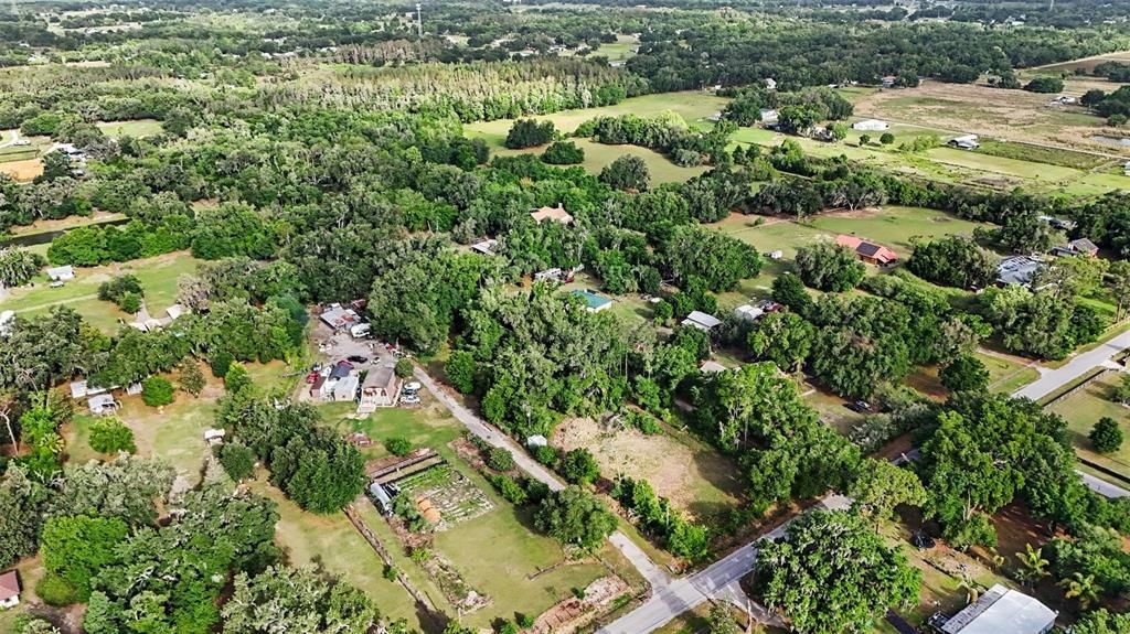 На продажу: $889,000 (7.55 acres)