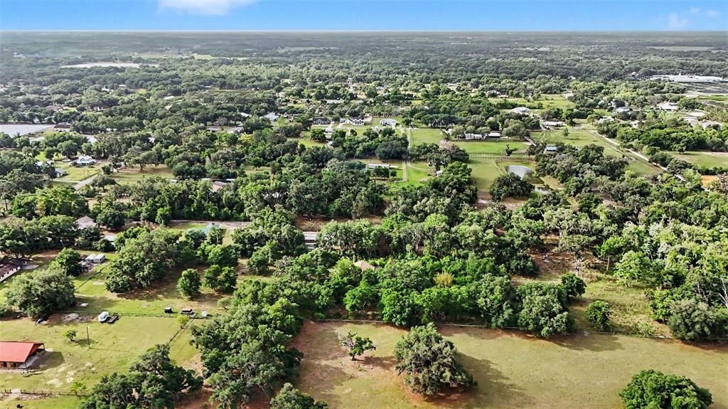 На продажу: $889,000 (7.55 acres)